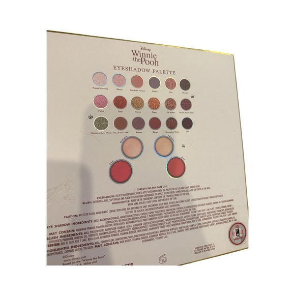NEVER OPENED Disney Winnie the Pooh Eyeshadow and Face Palette with Gold Accents - Picture 4 of 6